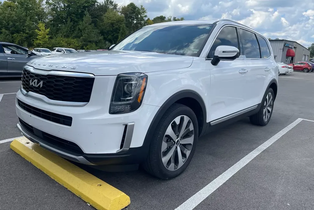 2022 Kia Telluride S photo 1