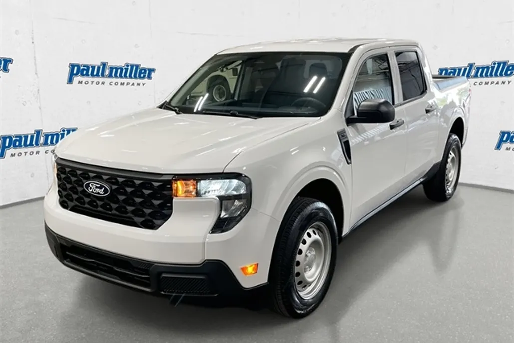 2025 Ford Maverick XL photo 1