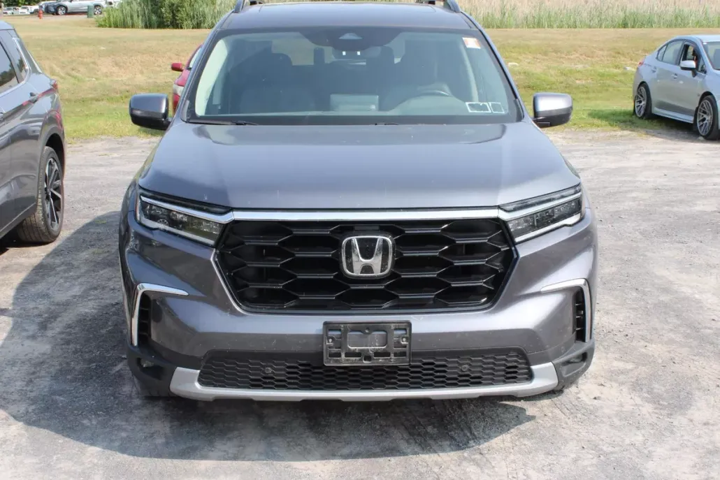 2024 Honda Pilot Touring photo 1