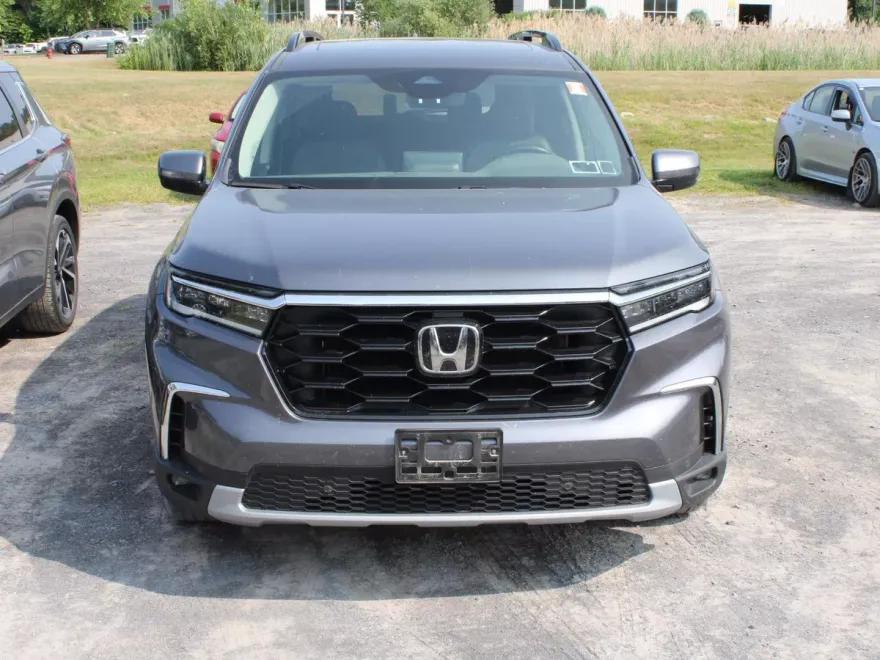 2024 Honda Pilot Touring photo 1
