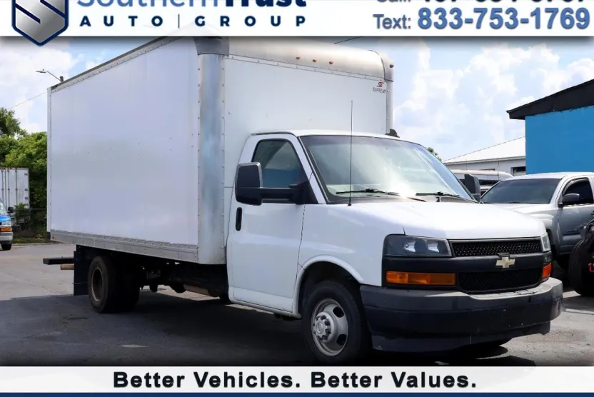 2019 Chevrolet Express Cutaway 3500 Van photo 1