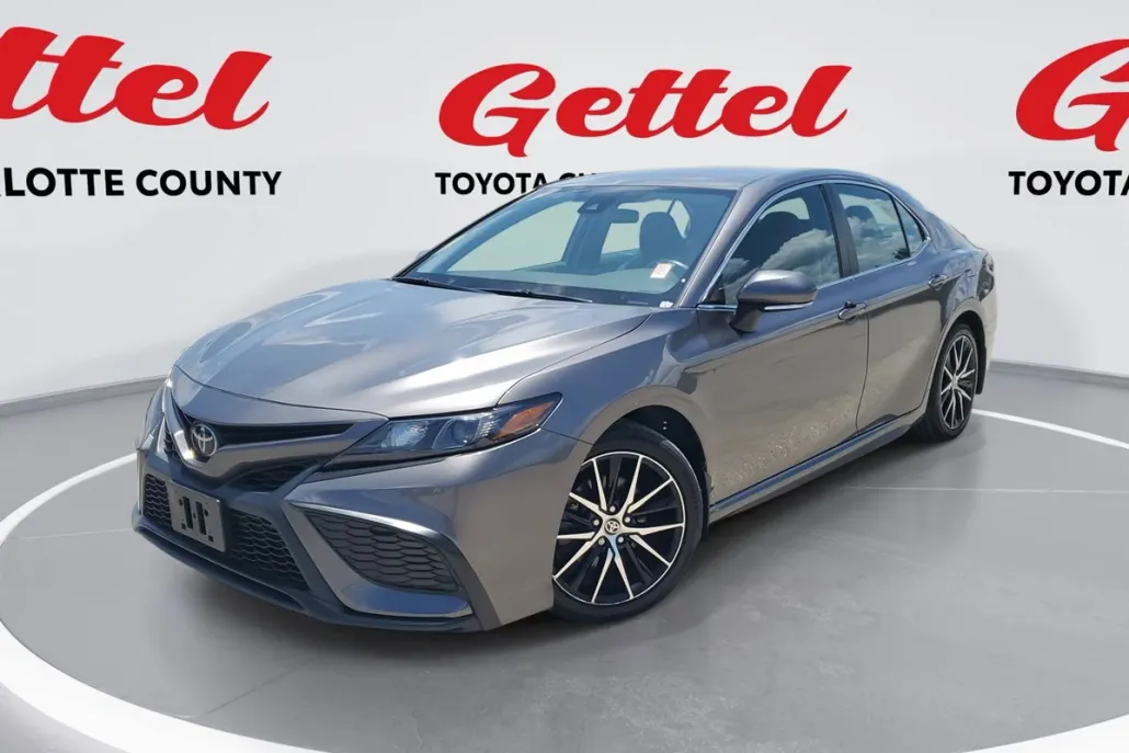 2023 Toyota Camry SE photo 1