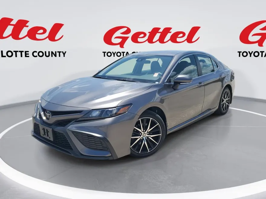 2023 Toyota Camry SE photo 1