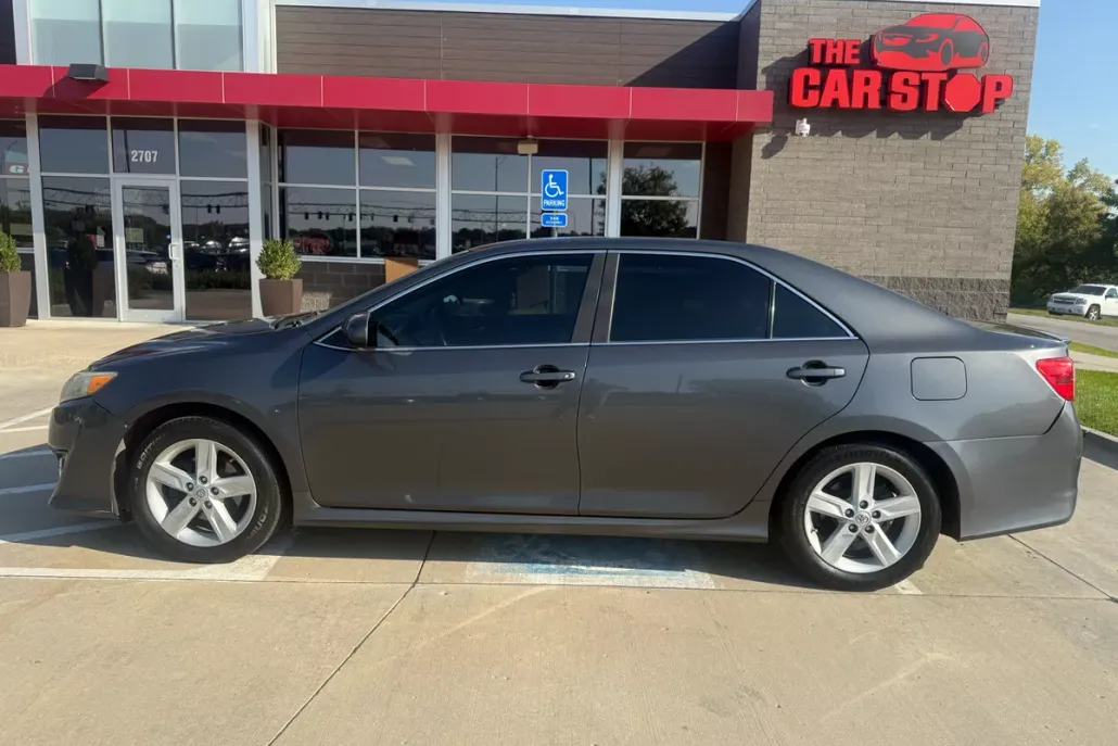 2012 Toyota Camry photo 1