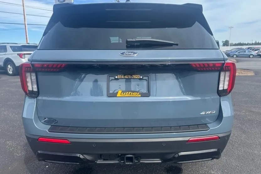 2025 Ford Explorer ST-Line photo 1