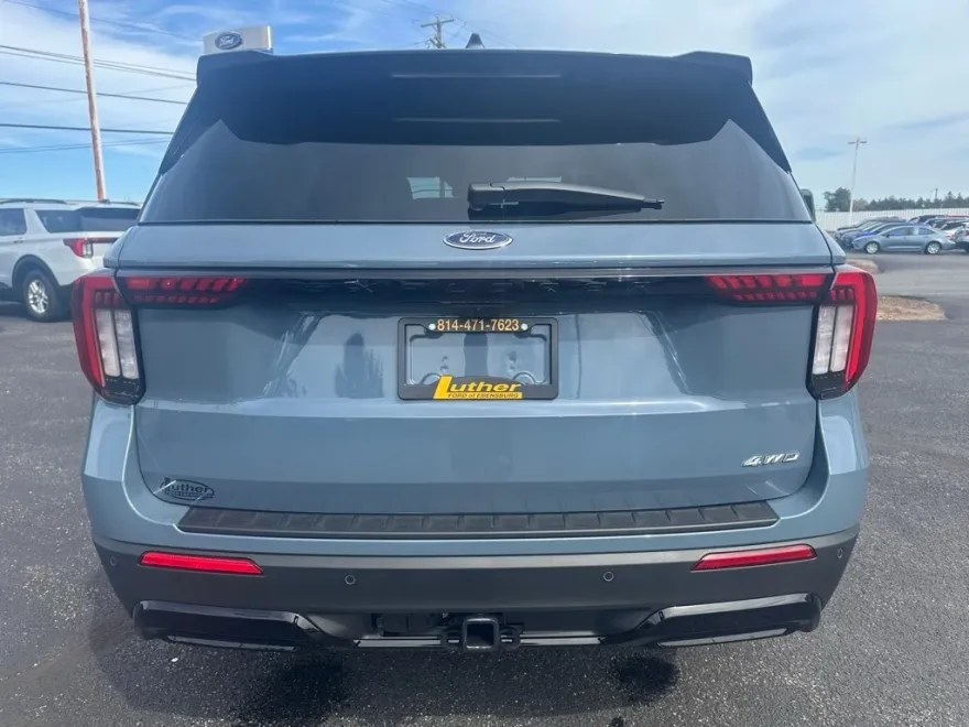 2025 Ford Explorer ST-Line photo 1