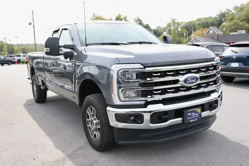 2024 Ford F-250 Lariat photo 1
