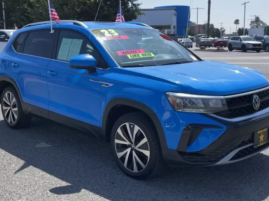 2023 Volkswagen Taos SE photo 1