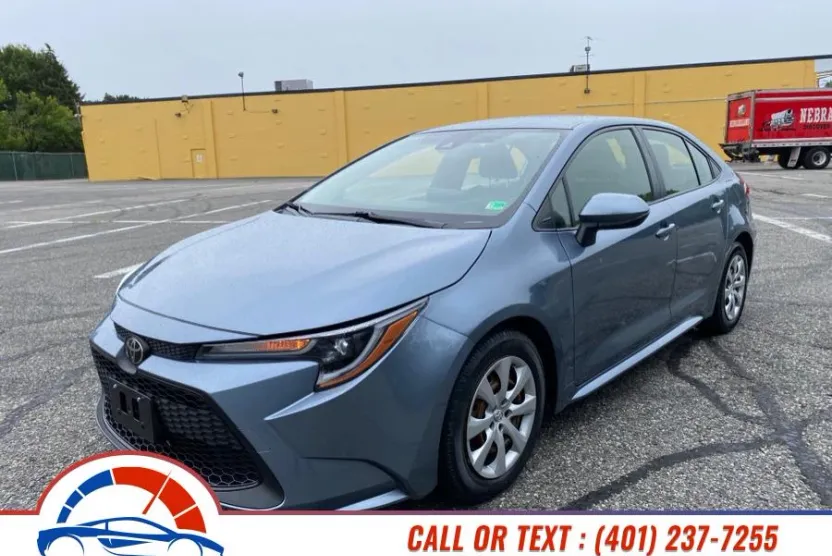2020 Toyota Corolla LE photo 1