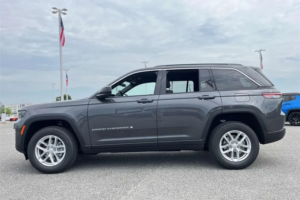 2025 Jeep Grand Cherokee Laredo X photo 1