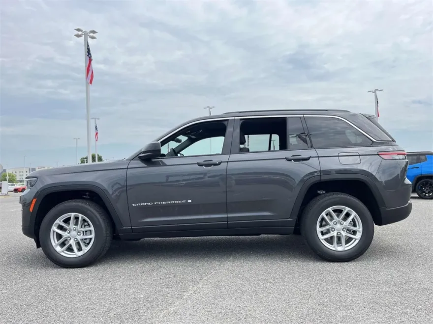 2025 Jeep Grand Cherokee Laredo X photo 1