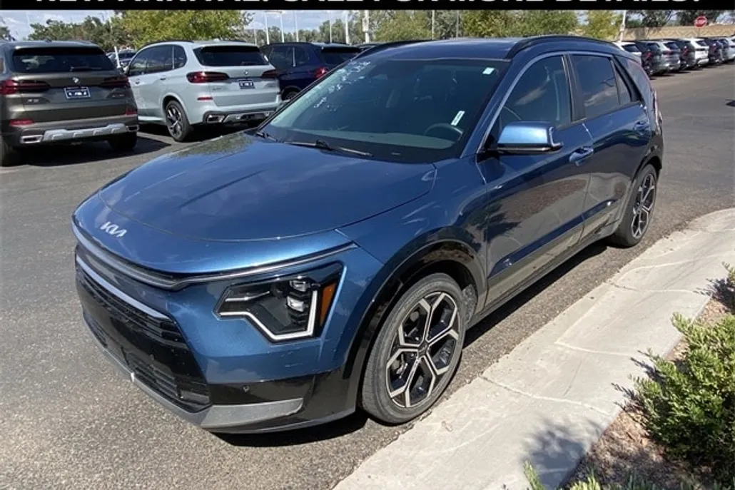 2023 Kia Niro SX Touring photo 1