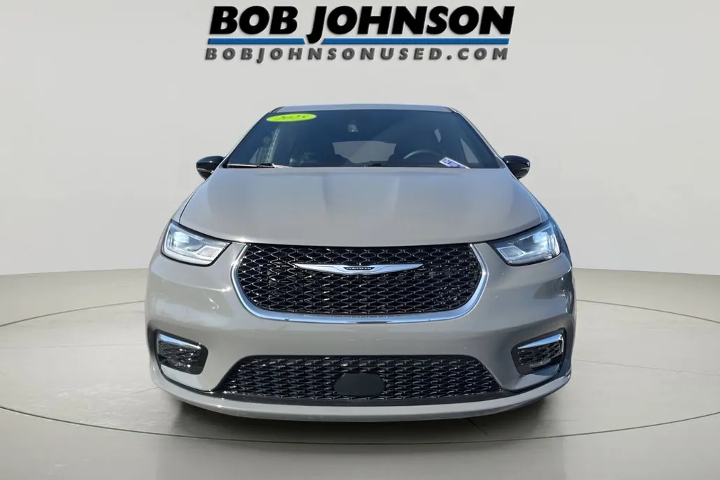2025 Chrysler Pacifica photo 1