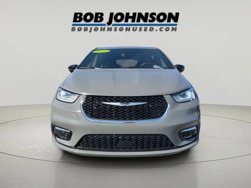 2025 Chrysler Pacifica photo 1