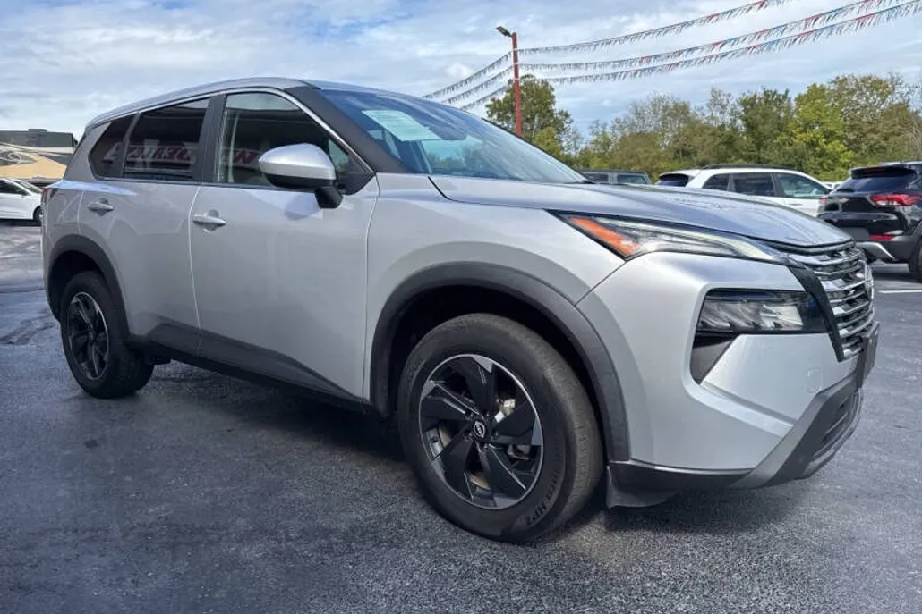 2024 Nissan Rogue SV photo 1