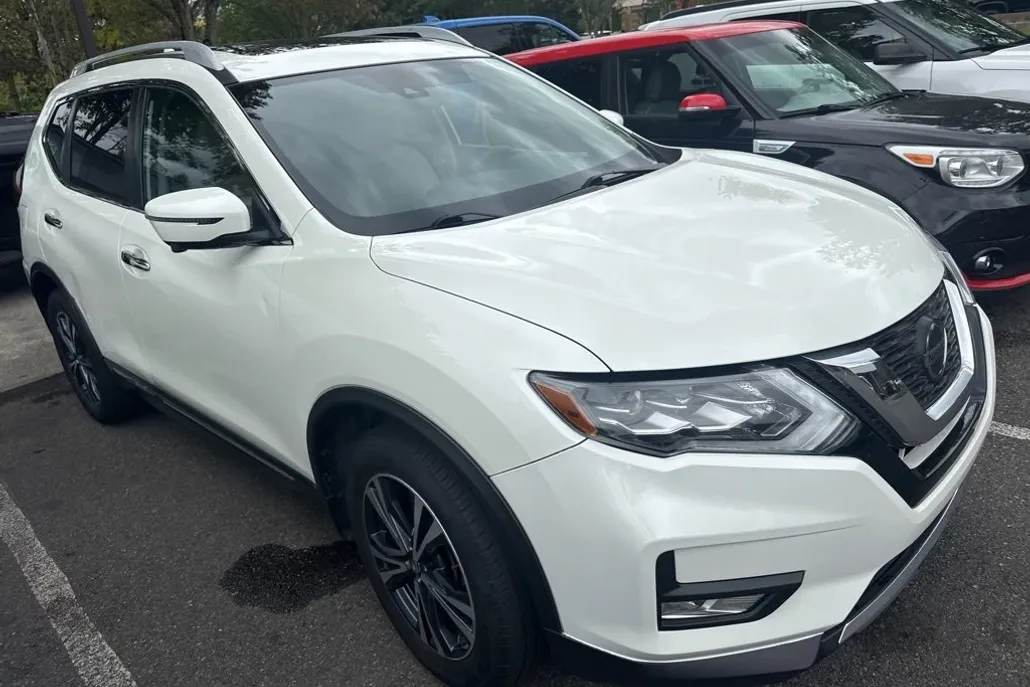 2018 Nissan Rogue SL photo 1
