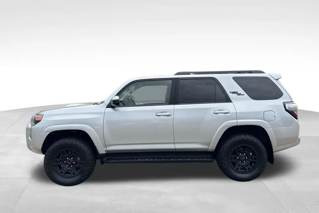 2020 Toyota 4Runner TRD Off-Road photo 1