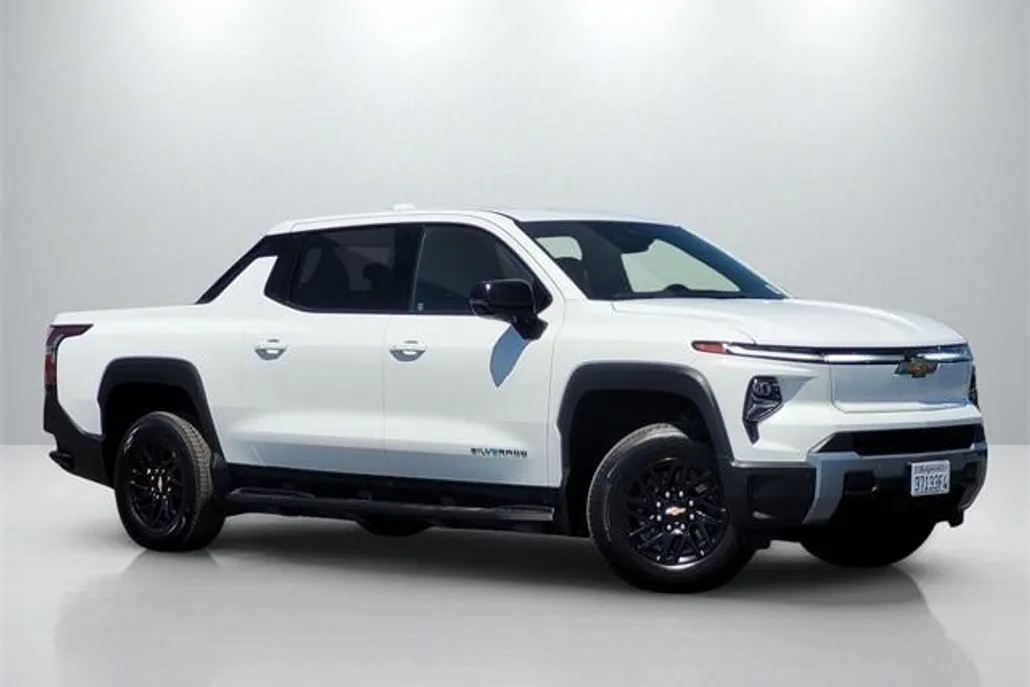 2025 Chevrolet Silverado EV LT photo 1