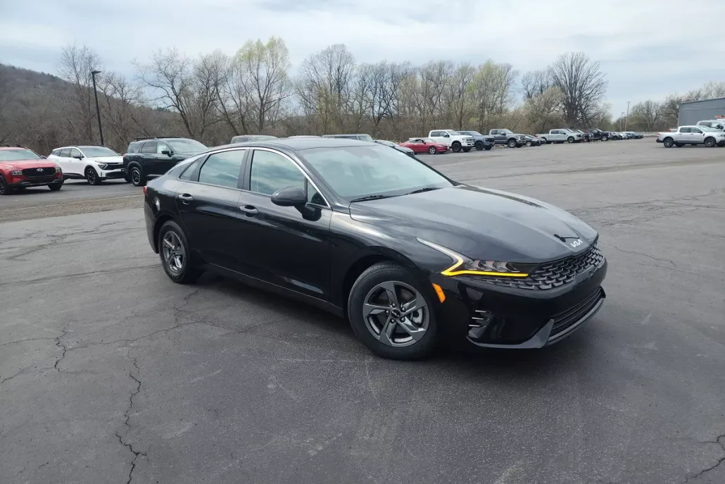 2022 Kia K5 LXS photo 1