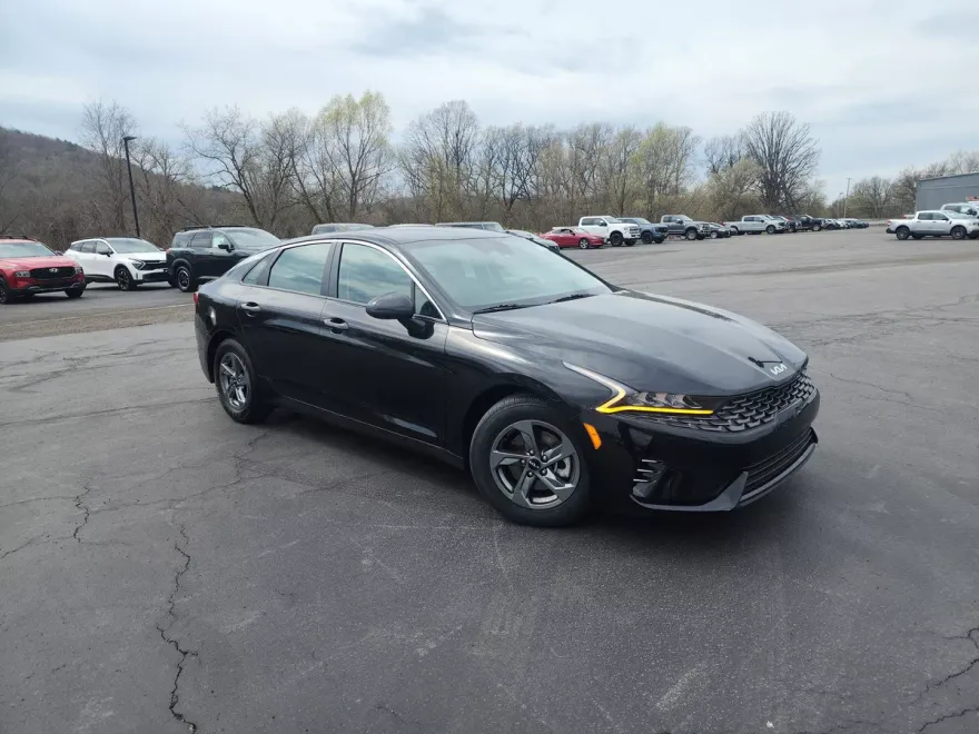 2022 Kia K5 LXS photo 1