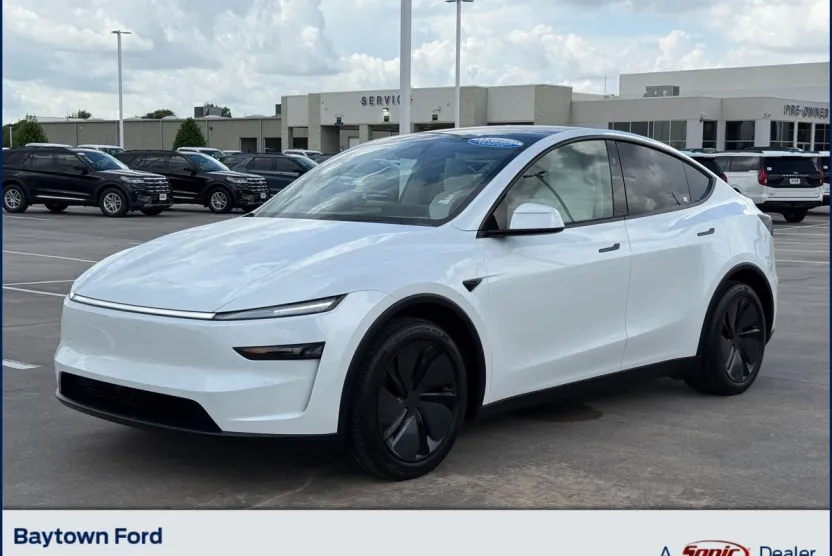 2026 Tesla Model Y Long Range photo 1