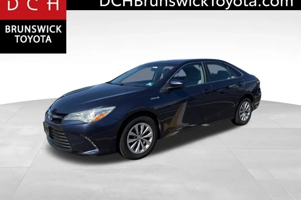 2016 Toyota Camry Hybrid LE photo 1