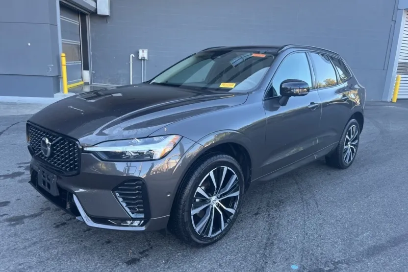 2025 Volvo XC60 B5 Plus photo 1