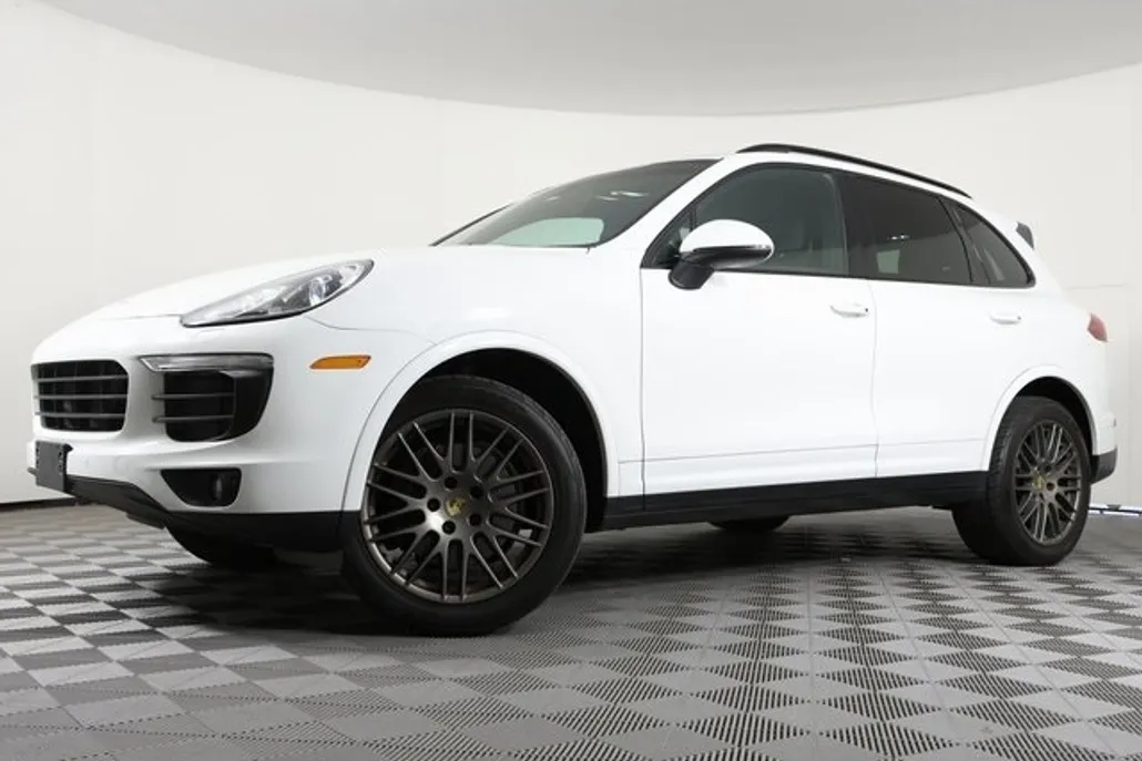2017 Porsche Cayenne photo 1