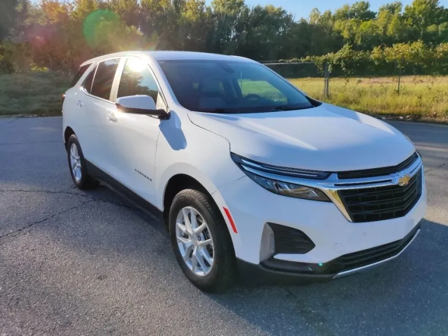 2023 Chevrolet Equinox LT photo 1