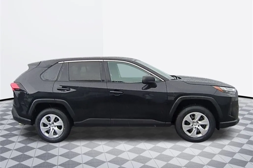 2024 Toyota RAV4 LE photo 1