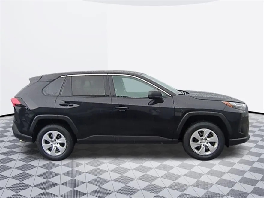 2024 Toyota RAV4 LE photo 1