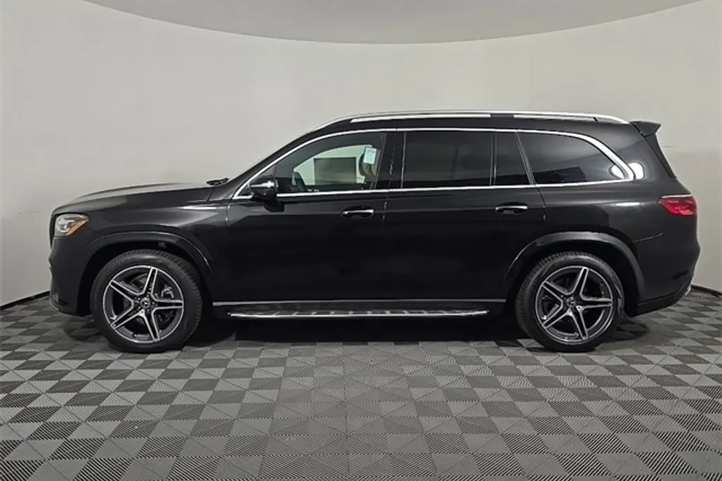 2026 Mercedes Benz GLS 450 4MATIC photo 1
