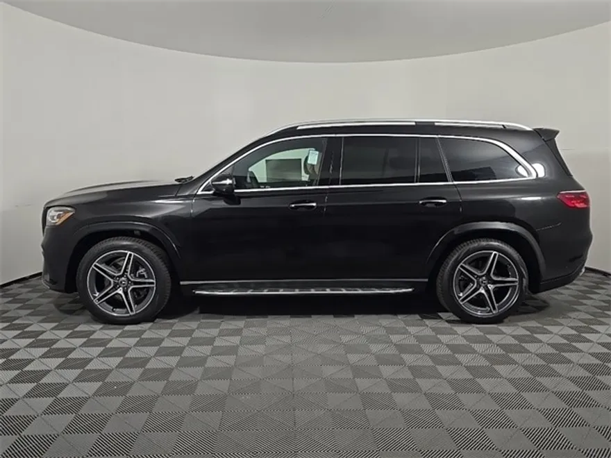2026 Mercedes Benz GLS 450 4MATIC photo 1