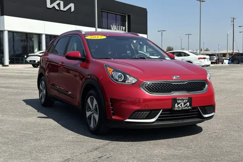 2017 Kia Niro LX photo 1