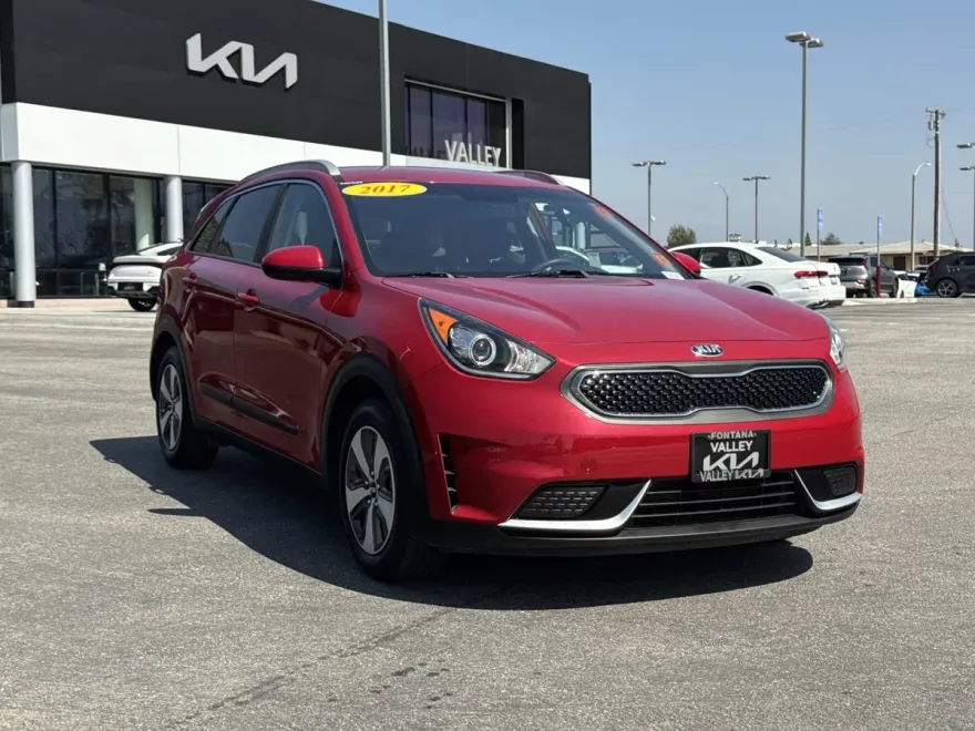 2017 Kia Niro LX photo 1
