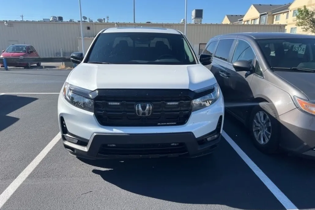 2024 Honda Ridgeline Black Edition photo 1