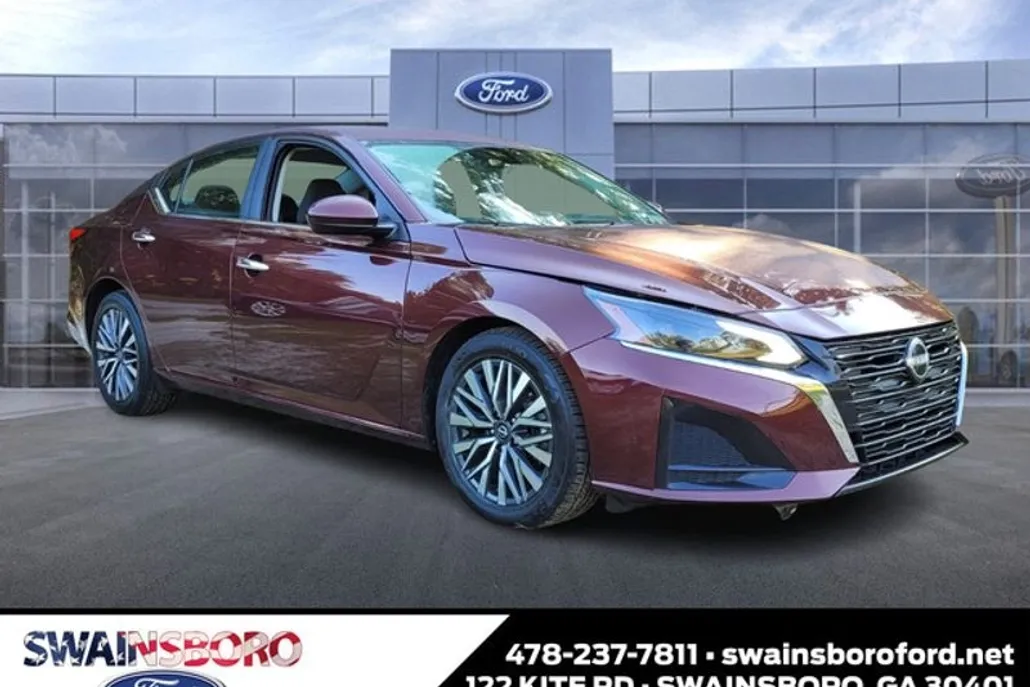 2023 Nissan Altima 2.5 SV photo 1