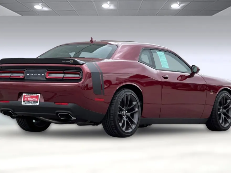 2022 Dodge Challenger R/T Scat Pack photo 1