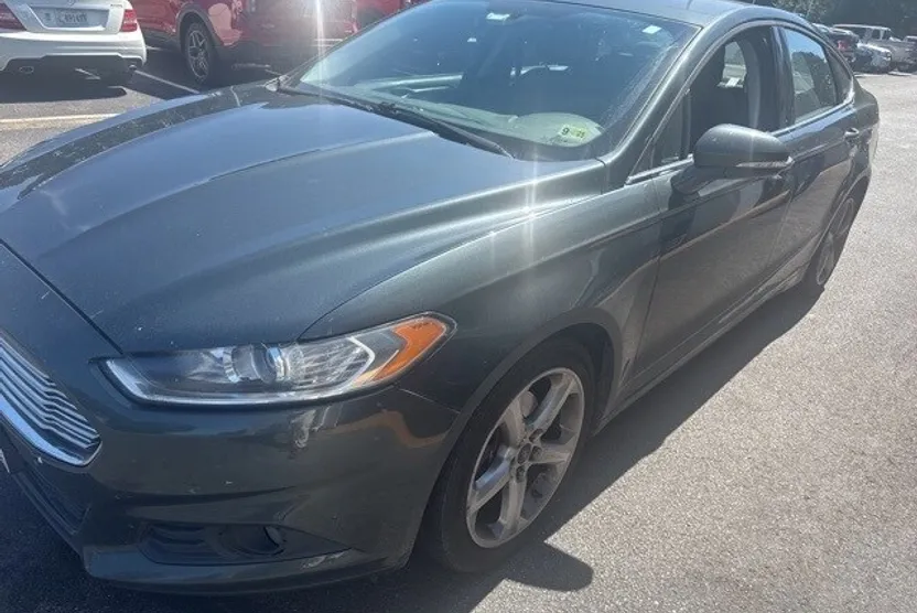 2015 Ford Fusion SE photo 1