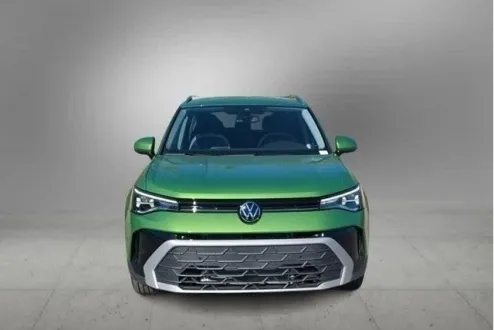 2025 Volkswagen Taos SE photo 3