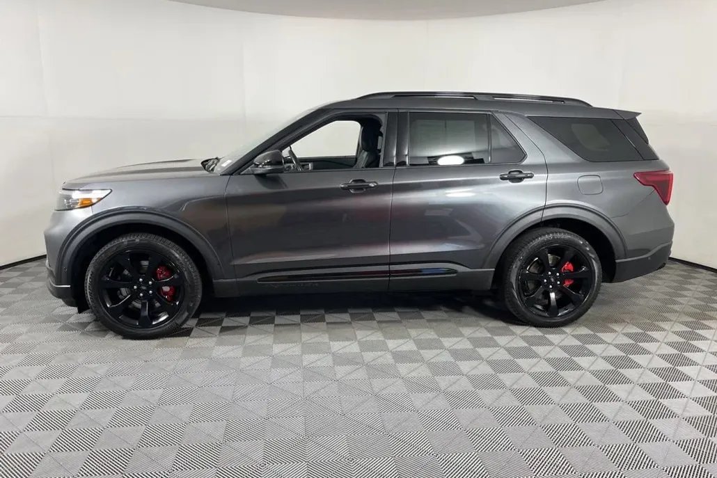 2020 Ford Explorer ST photo 1