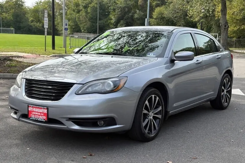 2014 Chrysler 200 Touring photo 1