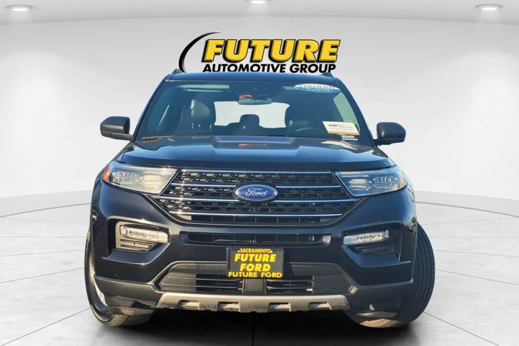 2023 Ford Explorer XLT photo 1