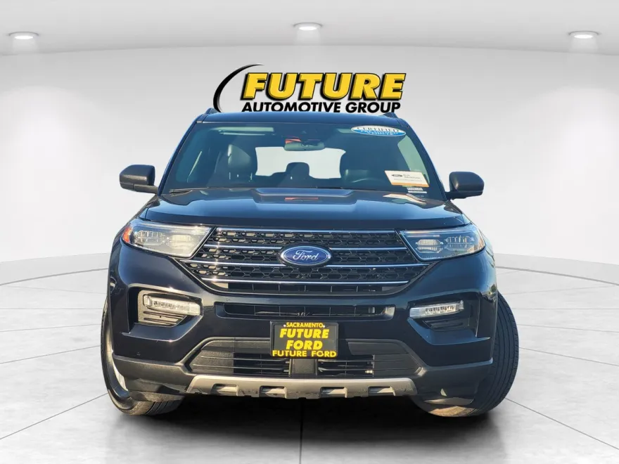 2023 Ford Explorer XLT photo 1