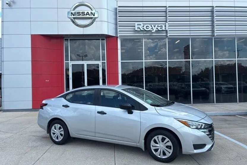 2025 Nissan Versa 1.6 S photo 1