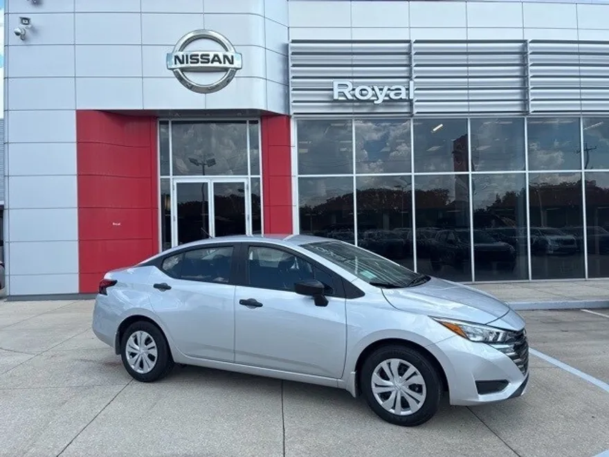 2025 Nissan Versa 1.6 S photo 1