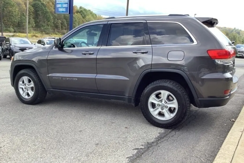 2017 Jeep Grand Cherokee Laredo photo 1