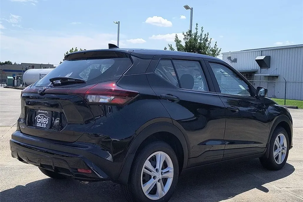 2025 Nissan Kicks Play S photo 1