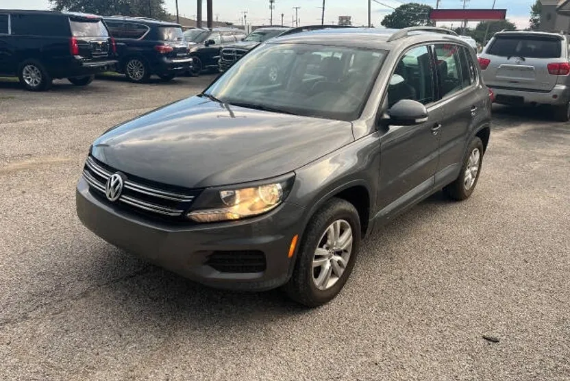 2016 Volkswagen Tiguan S photo 1