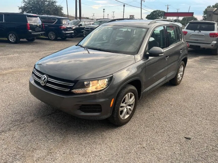 2016 Volkswagen Tiguan S photo 1